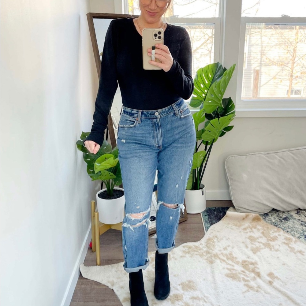 Brand New Abercrombie & Fitch Girlfriend Jean!
